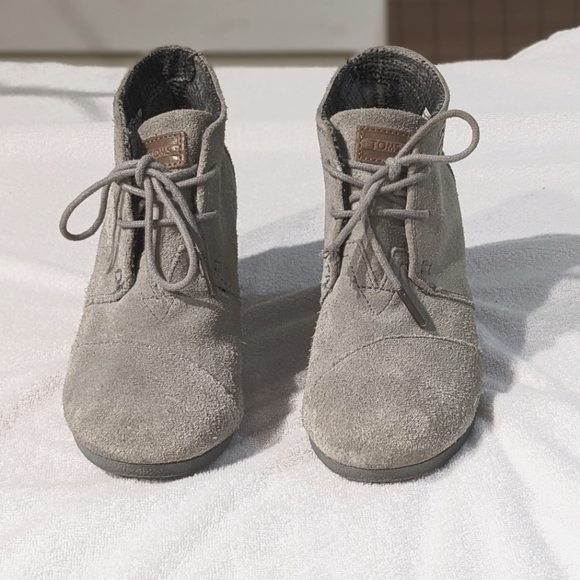 Tom's Desert Wedge,Lace-Up Ankle Boot,Gray Suede Leather,Aztec Trim Women Size 7 - Picture 6 of 9